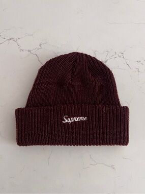 $165 Supreme FW24 Red Eggplant Loose Gauge Knit Beanie Hat